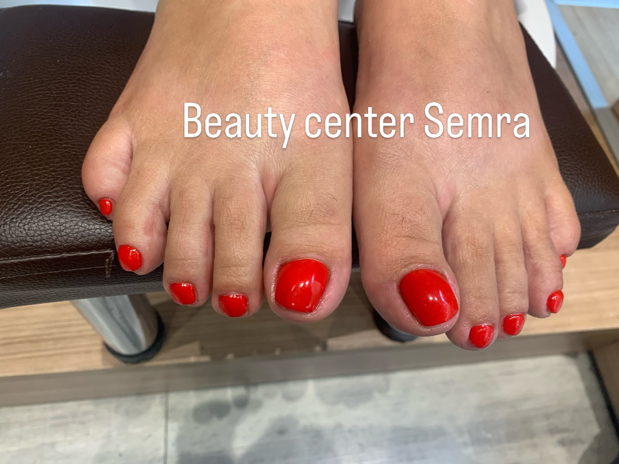 Rode pedicure